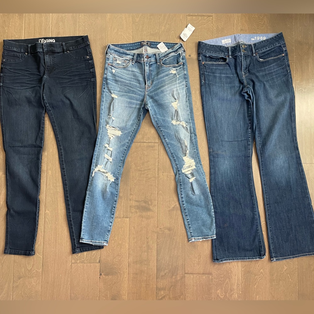3️⃣ pair of Jeans ! Perfect Condition! One with tags on !